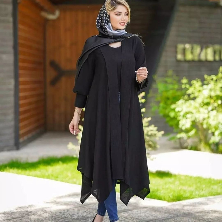 مانتو پرفروش ساحل جنس : کرپ حریر میله ای اعلا مشکی - سرمه ای - نسکافهای - طوسی - کالباسی - فری سایز زنانه شناسه : #37445