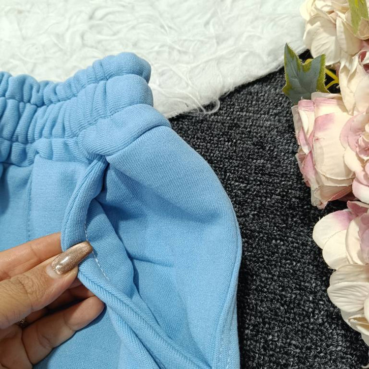 ست هودی شلوار پروانه 343 جنس : دورس سه نخ درجه یک مشکی, نسکافه ای, سورمه ای, آبی, زرشکی, صورتی, قهوه ای فری سایز زنانه شناسه : #24858