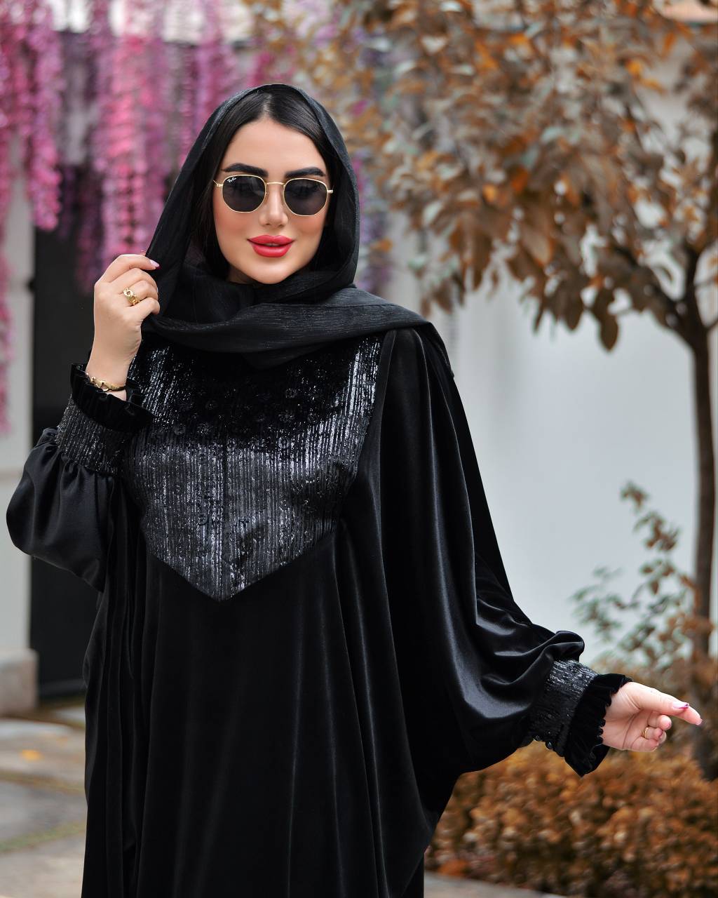 مانتو عبایی مخمل نیکو جنس : مخمل درجه یک (تضمینی) فری سایز مناسب 38 الی 58 مشکی زنانه شناسه : 24187
